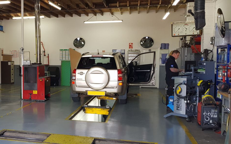 Carrying out an MOT test on a customer's car